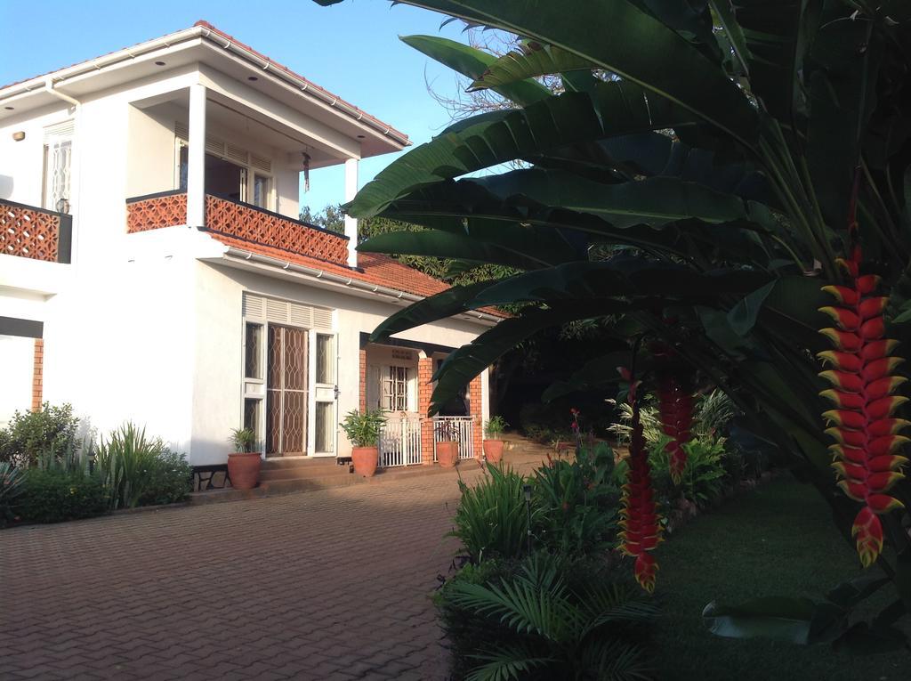 Alison & Dave'S Guesthouse Entebbe Exterior foto